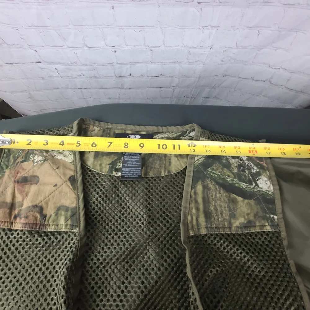 MossyOak Break-Up Infinity Outdoor Sports Vest. Men's XL/2XL Green Camo